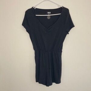 SO Ribbed Lettuce Hem Ruffle Spring Blue/Gray Waist Tie Bow Romper Size Medium